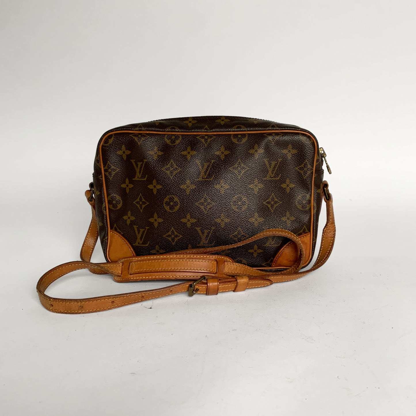 Louis Vuitton Louis Vuitton Trocadero PM Monogram Canvas - Crossbody bags - Etoile Luxury Vintage