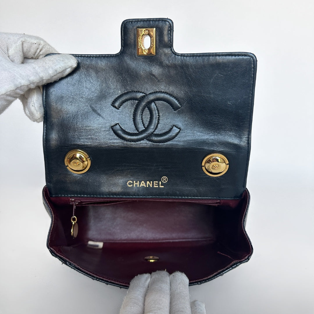 Chanel Chanel Mattrasse Handbag Enamel Leather - Handbags - Etoile Luxury Vintage