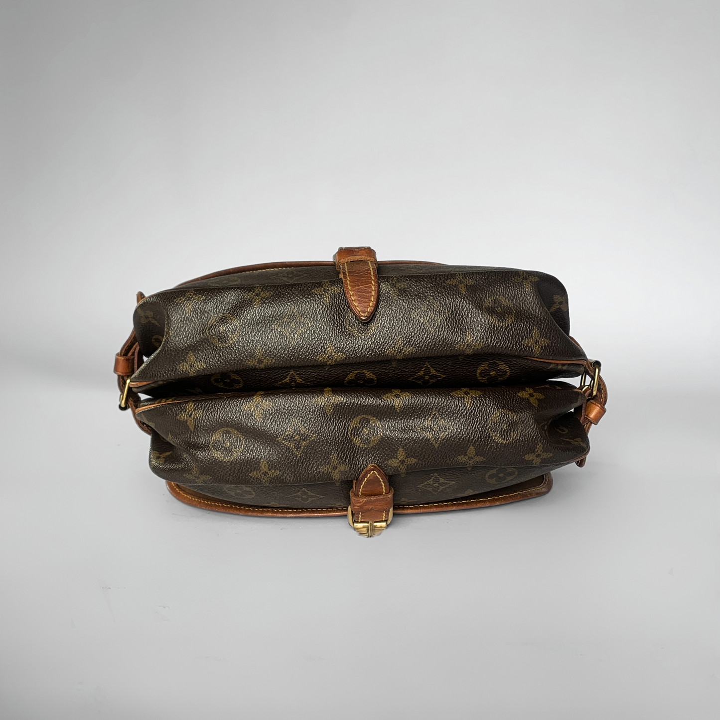 Louis Vuitton Louis Vuitton Saumur 30 Monogram Canvas - Crossbody bags - Etoile Luxury Vintage