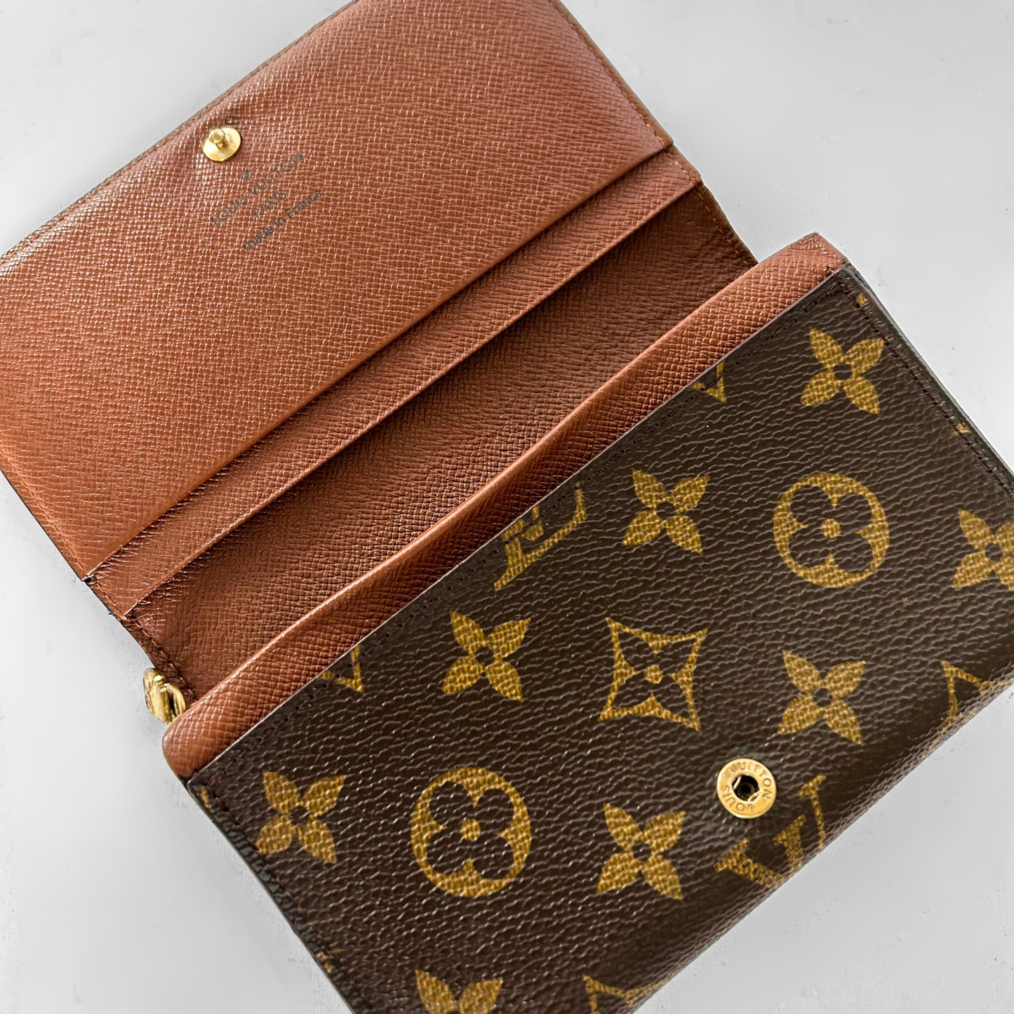 Louis Vuitton Louis Vuitton Wallet Medium Monogram Canvas - Wallets - Etoile Luxury Vintage