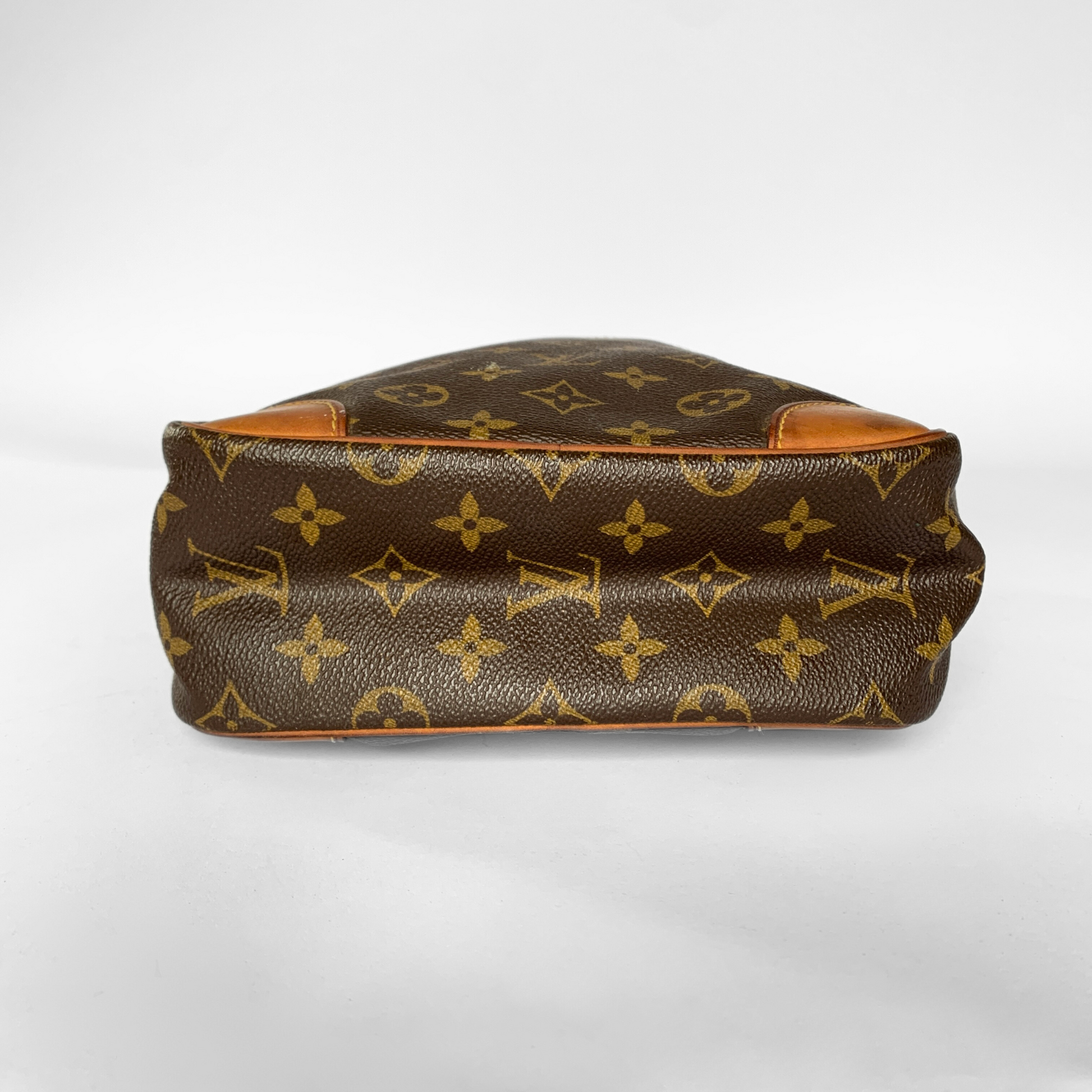 Louis Vuitton Louis Vuitton Danube GM Monogram Canvas - Crossbody bags - Etoile Luxury Vintage