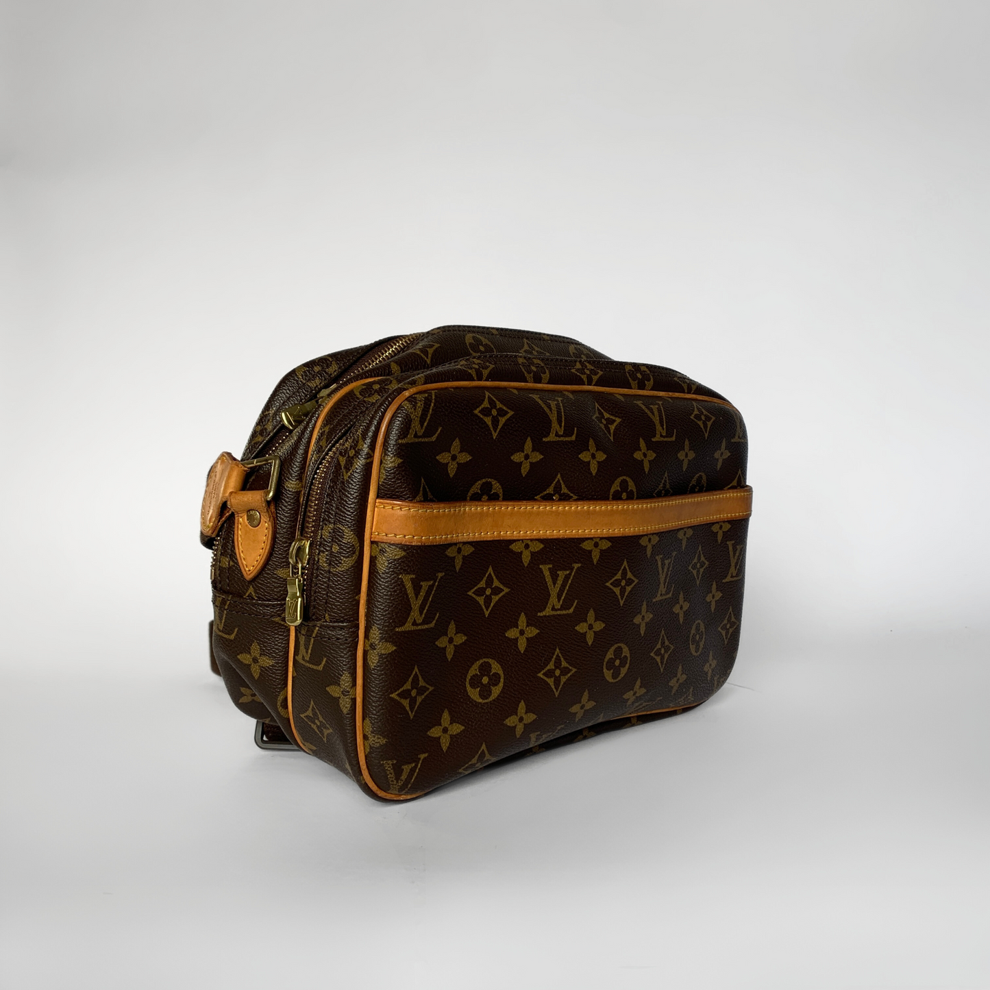 Louis Vuitton Louis Vuitton Reporter PM Monogram Canvas - Crossbody bags - Etoile Luxury Vintage