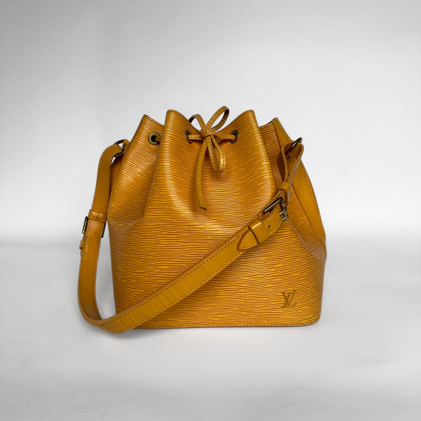 Louis Vuitton Louis Vuitton Petit No&eacute; Epi Leather - Handbags - Etoile Luxury Vintage