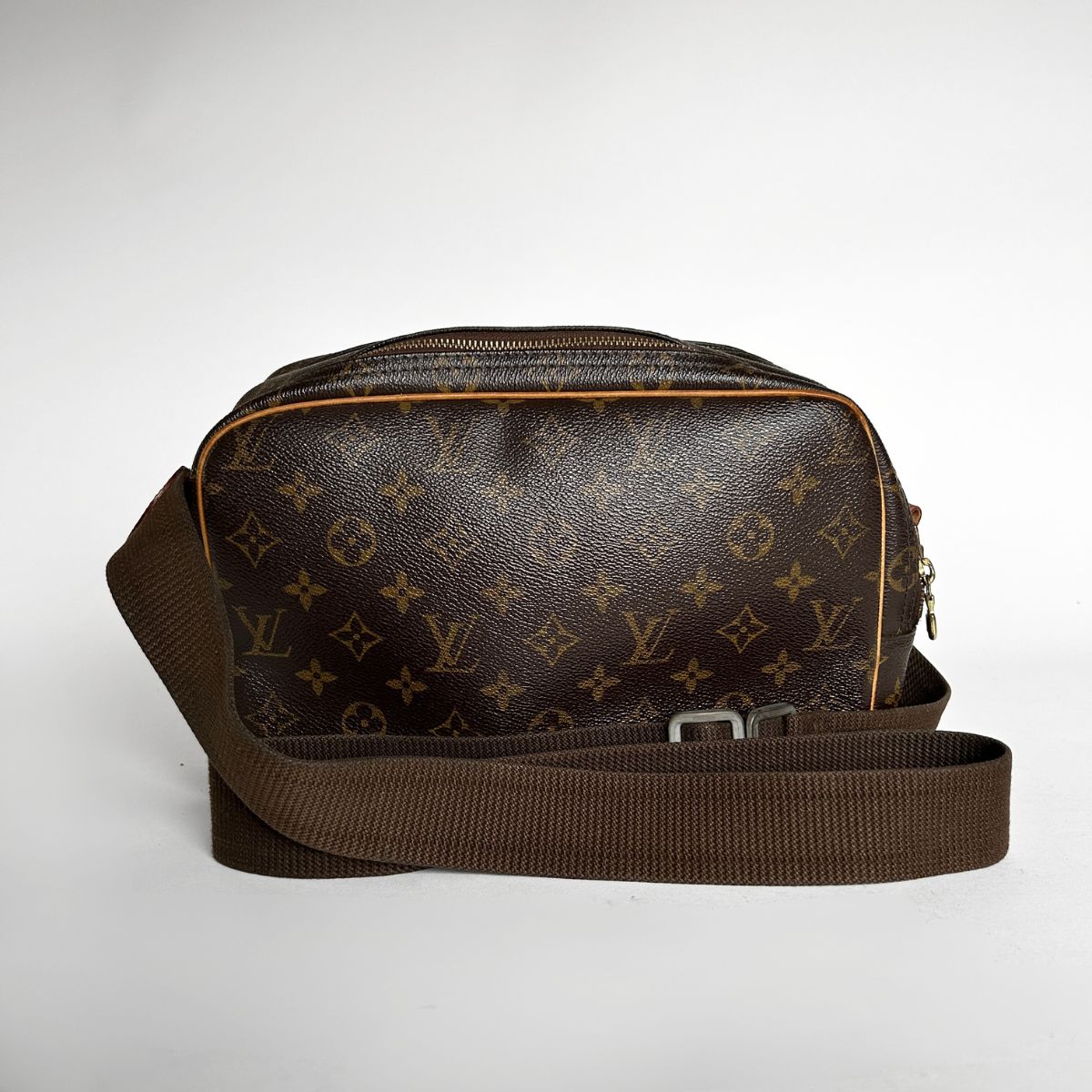 Louis Vuitton Louis Vuitton Reporter PM Monogram Canvas - Crossbody bags - Etoile Luxury Vintage