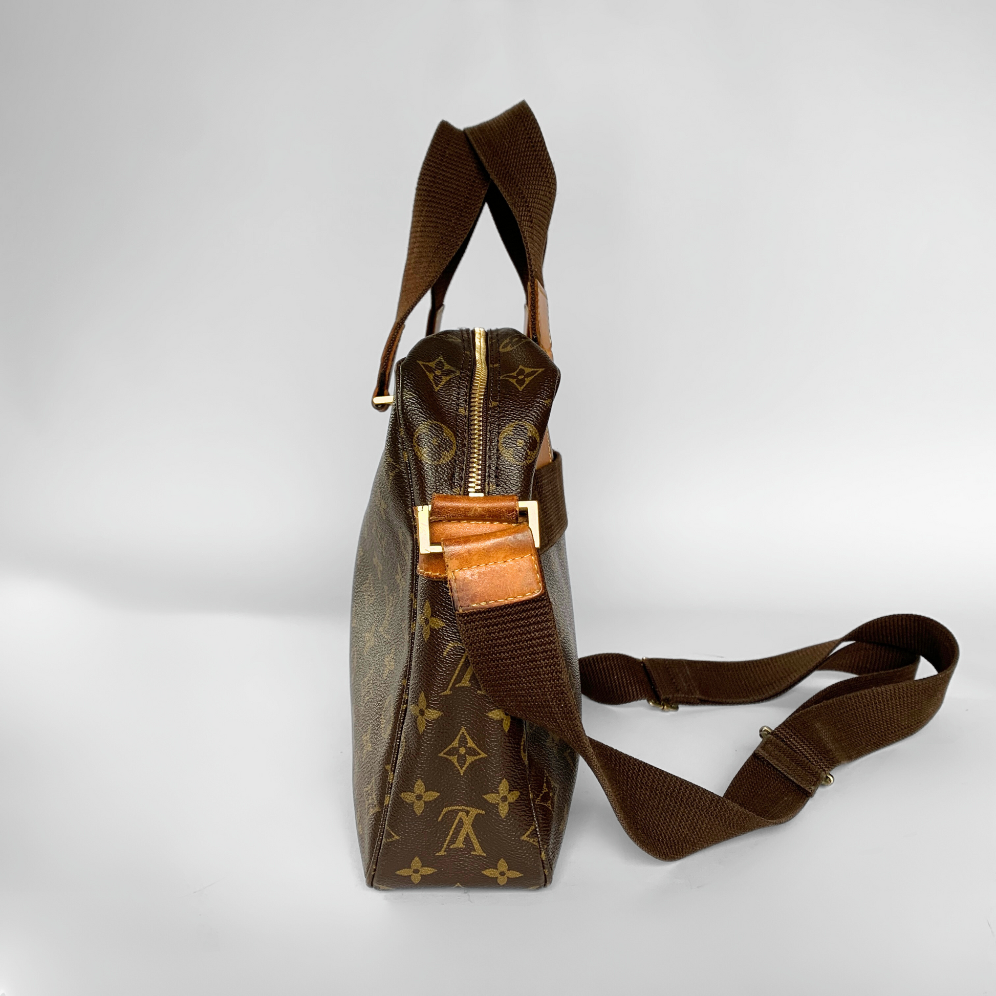 Louis Vuitton Louis Vuitton Sac Bosphore Monogram Canvas - Crossbody bags - Etoile Luxury Vintage