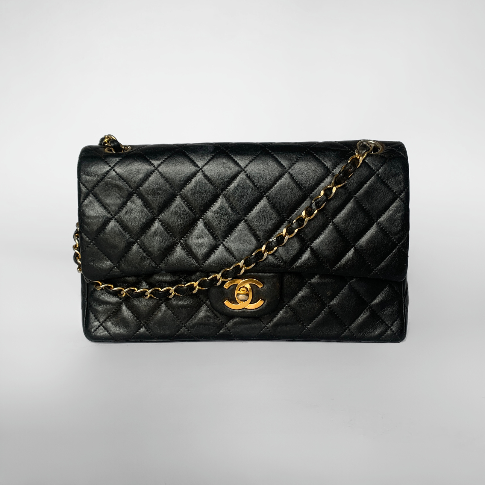 Chanel Chanel Classic Flap Bag Medium Lambskin Leather - Shoulder bag - Etoile Luxury Vintage