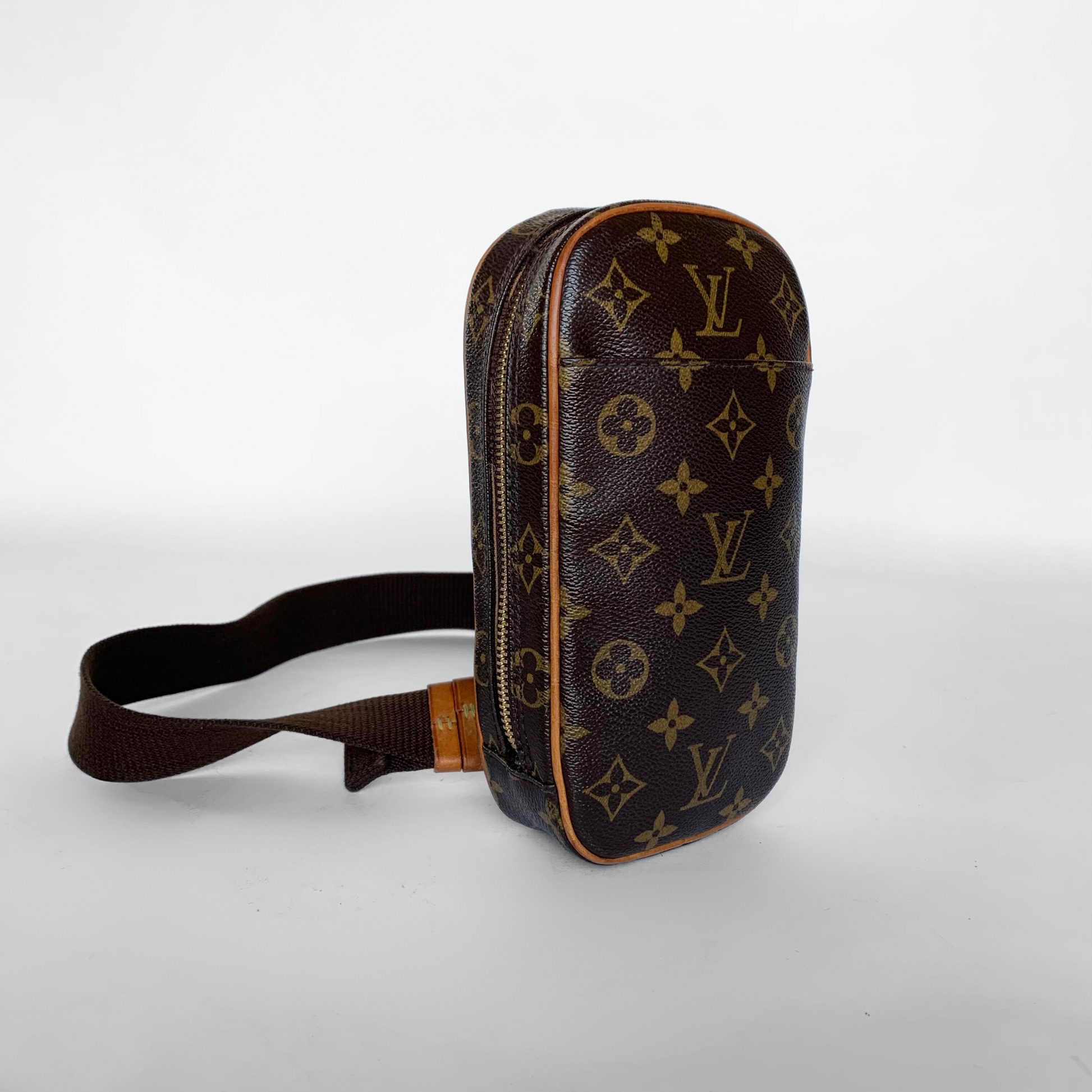 Louis Vuitton Louis Vuitton Pochette Gange Monogram Canvas - Crossbody bags - Etoile Luxury Vintage