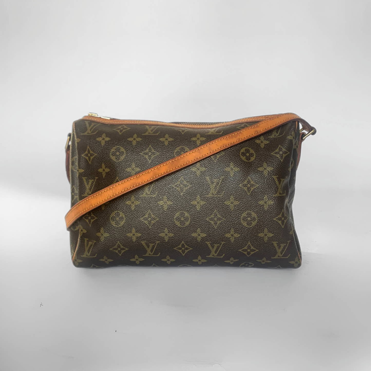 Louis Vuitton Louis Vuitton Crossbody Monogram Canvas - Crossbody bags - Etoile Luxury Vintage