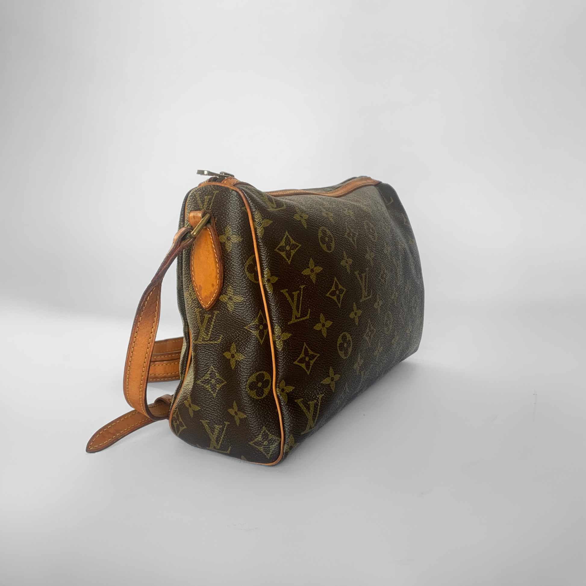 Louis Vuitton Louis Vuitton Crossbody Monogram Canvas - Crossbody bags - Etoile Luxury Vintage