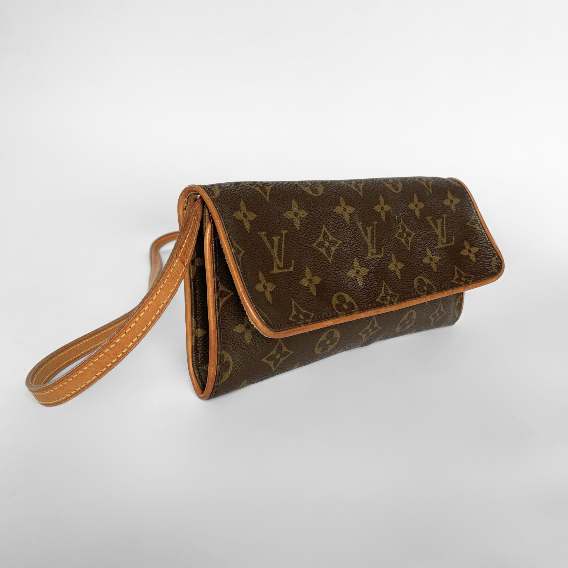 Louis Vuitton Louis Vuitton Pochette Twin GM Monogram Canvas - Crossbody bags - Etoile Luxury Vintage