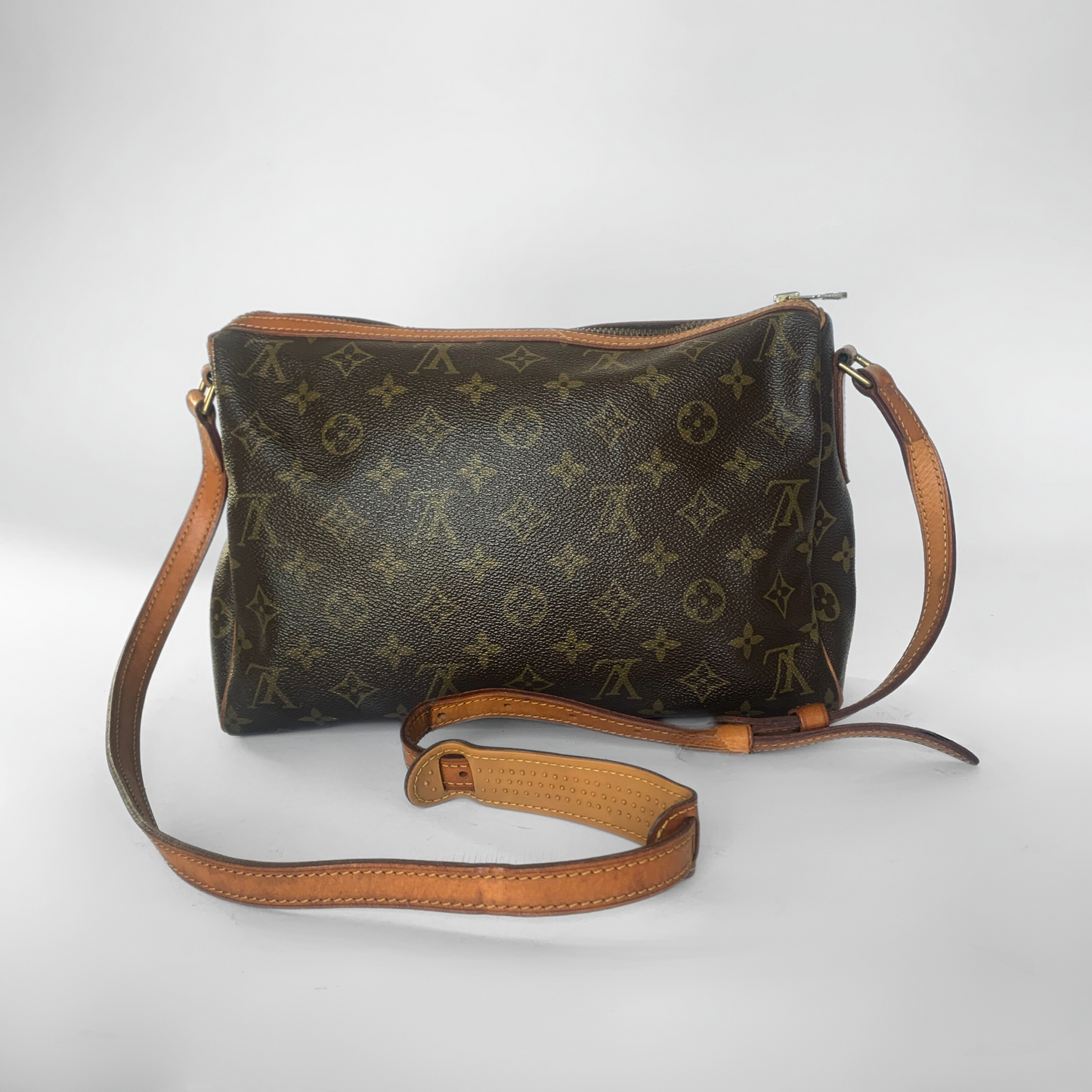 Louis Vuitton Louis Vuitton Crossbody Monogram Canvas - Crossbody bags - Etoile Luxury Vintage