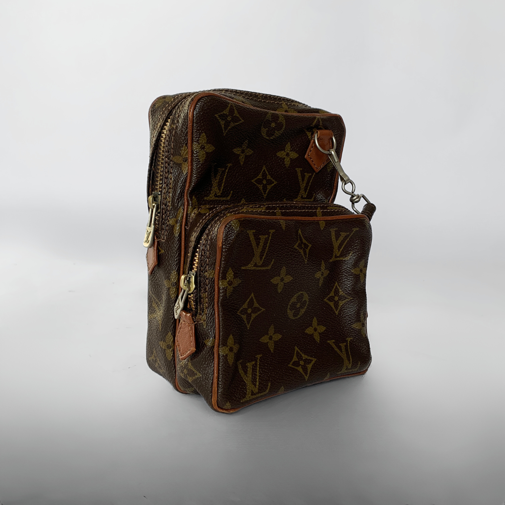 Louis Vuitton Louis Vuitton Amazon Vintage Monogram Canvas - Crossbody bags - Etoile Luxury Vintage