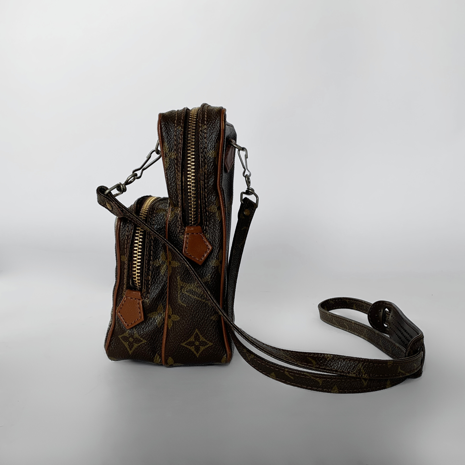 Louis Vuitton Louis Vuitton Amazon Vintage Monogram Canvas - Crossbody bags - Etoile Luxury Vintage