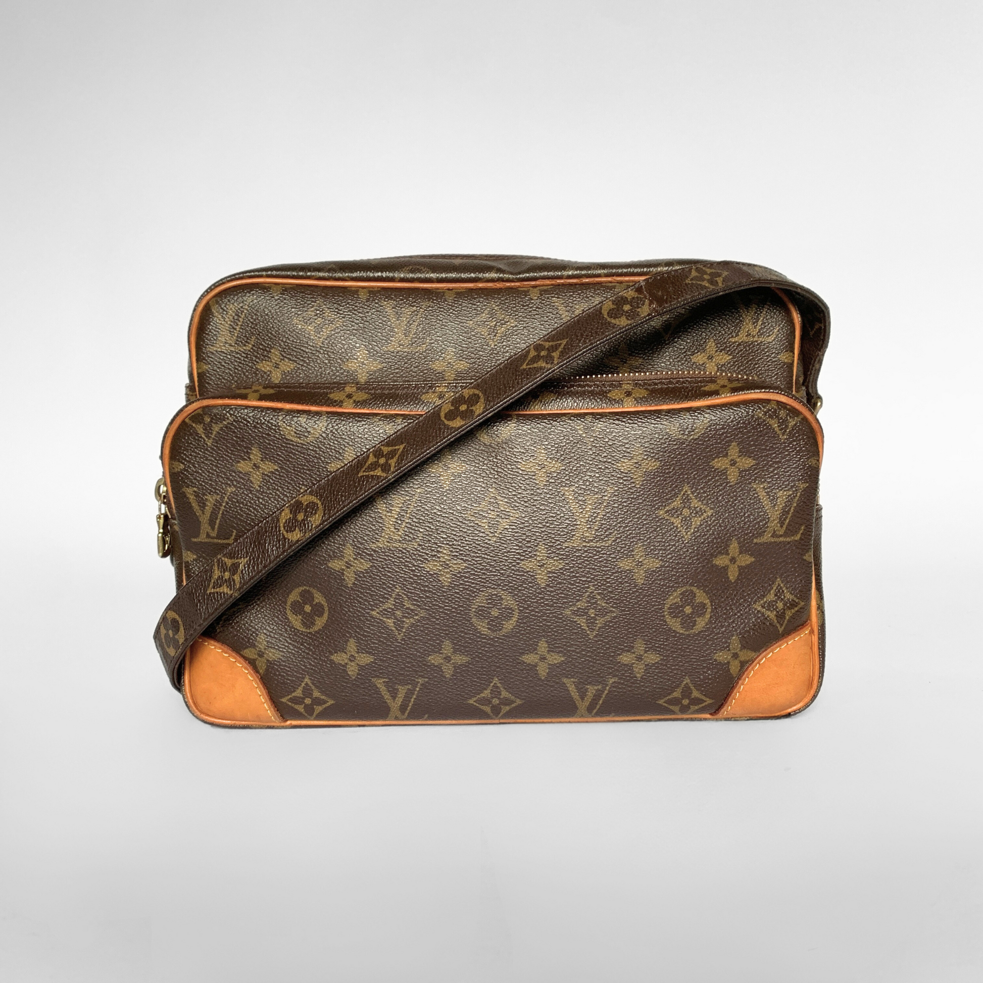 Louis Vuitton Louis Vuitton Nile Monogram Canvas - Crossbody bags - Etoile Luxury Vintage