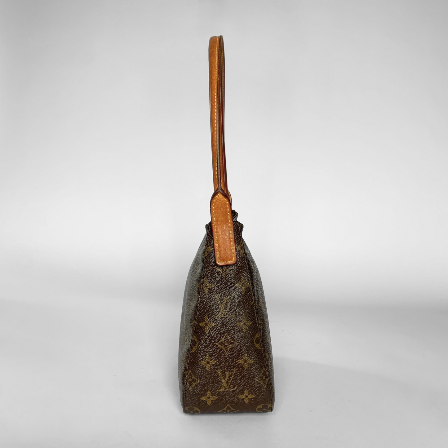 Louis Vuitton Louis Vuitton Looping MM Monogram Canvas - Shoulder bags - Etoile Luxury Vintage