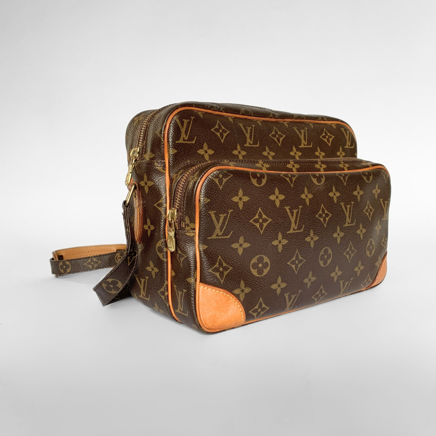 Louis Vuitton Louis Vuitton Nile Monogram Canvas - Crossbody bags - Etoile Luxury Vintage