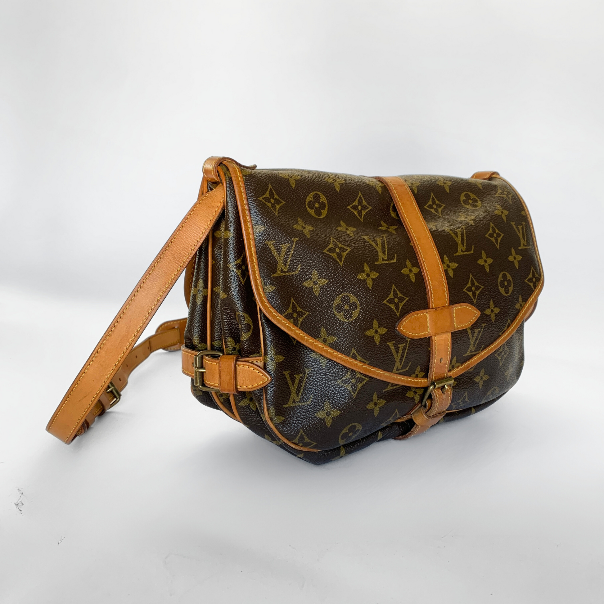 Louis Vuitton Louis Vuitton Saumur 30 Monogram Canvas - Crossbody bags - Etoile Luxury Vintage