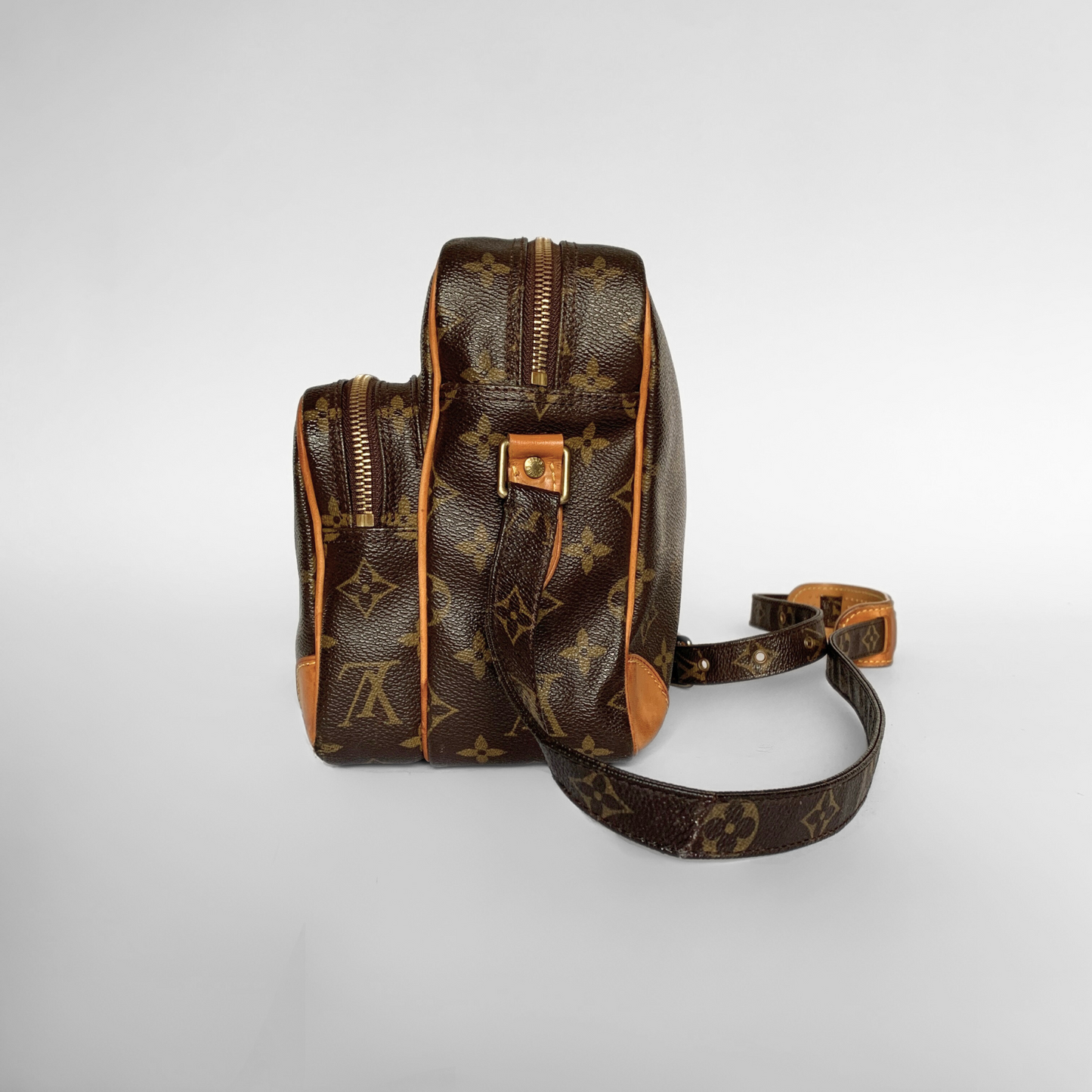 Louis Vuitton Louis Vuitton Nile Monogram Canvas - Crossbody bags - Etoile Luxury Vintage