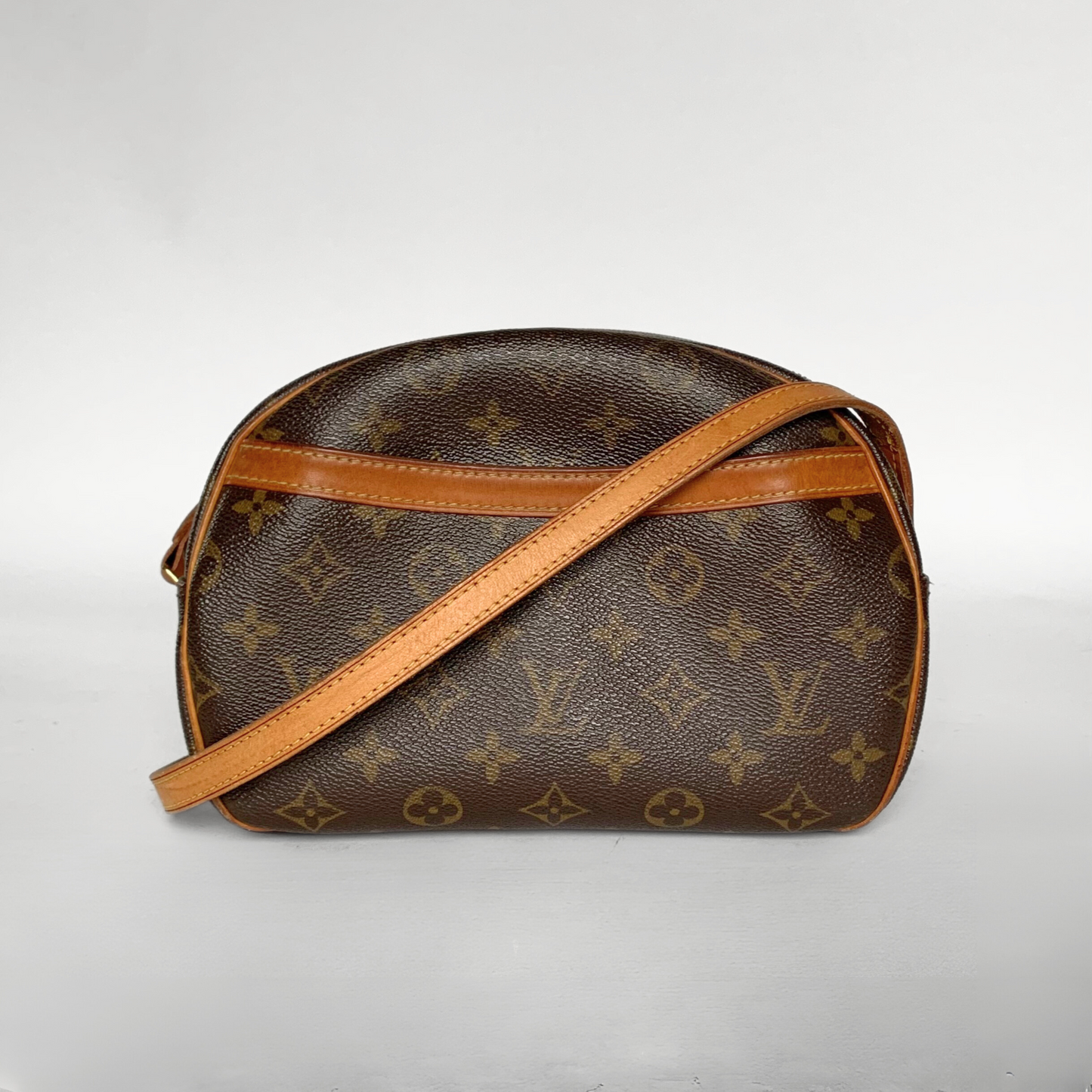 Louis Vuitton Louis Vuitton Blois Toile Monogram Canvas - Crossbody bags - Etoile Luxury Vintage