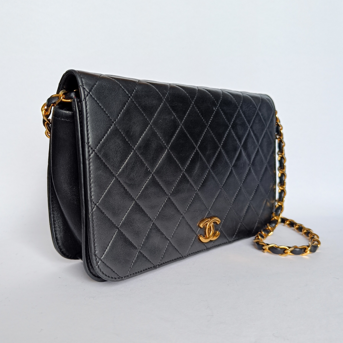 Chanel Chanel Single Full Flap Bag Lambskin Leather - Shoulder bags - Etoile Luxury Vintage