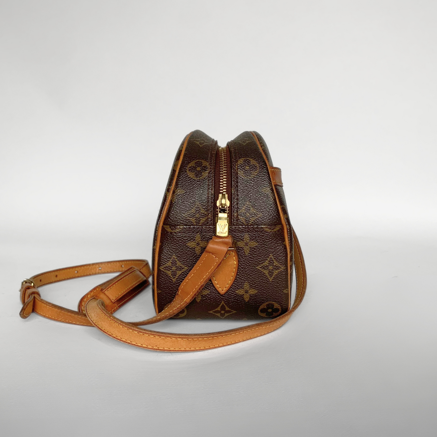 Louis Vuitton Louis Vuitton Blois Toile Monogram Canvas - Crossbody bags - Etoile Luxury Vintage