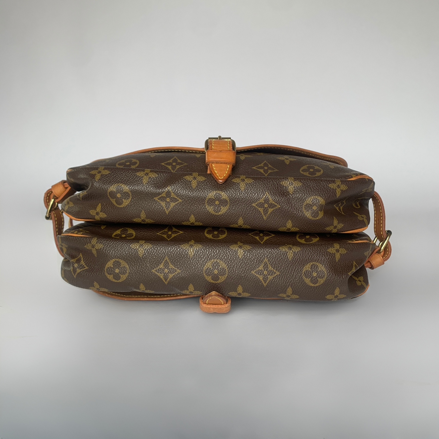 Louis Vuitton Louis Vuitton Saumur 30 in Monogram Canvas - Shoulder Bags - Etoile Luxury Vintage