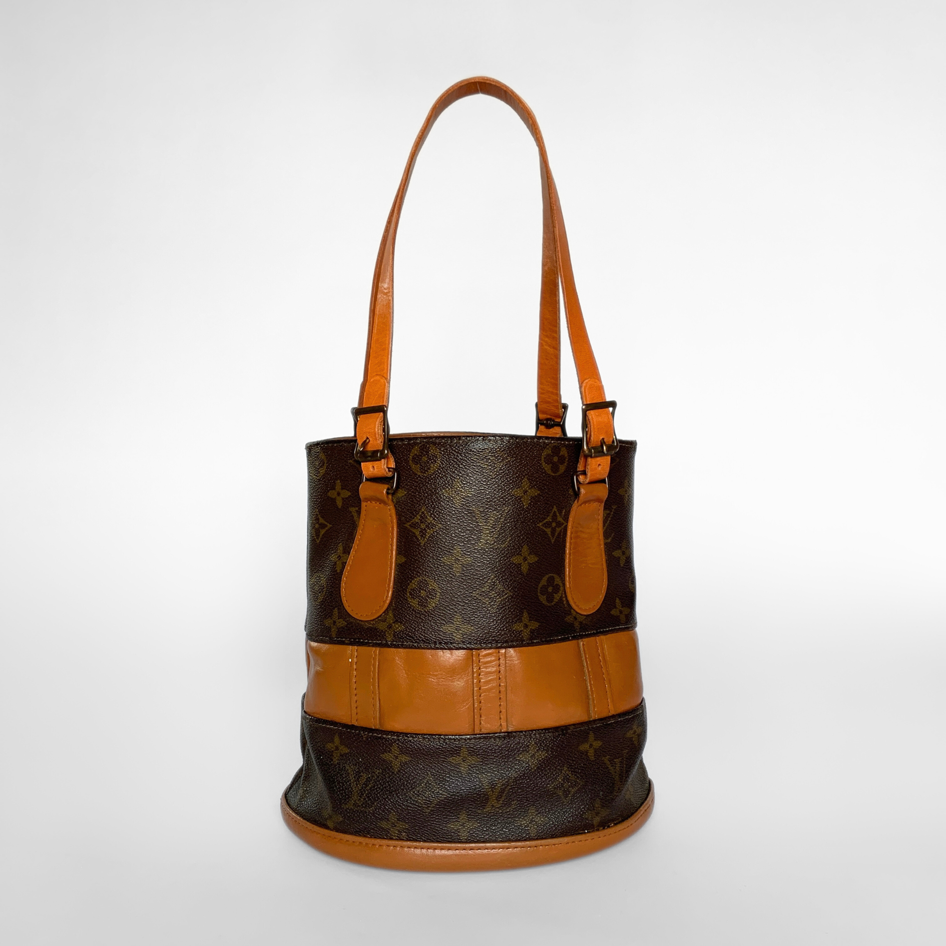 Louis Vuitton Louis Vuitton Bucket USA Monogram Canvas - Shoulder bags - Etoile Luxury Vintage