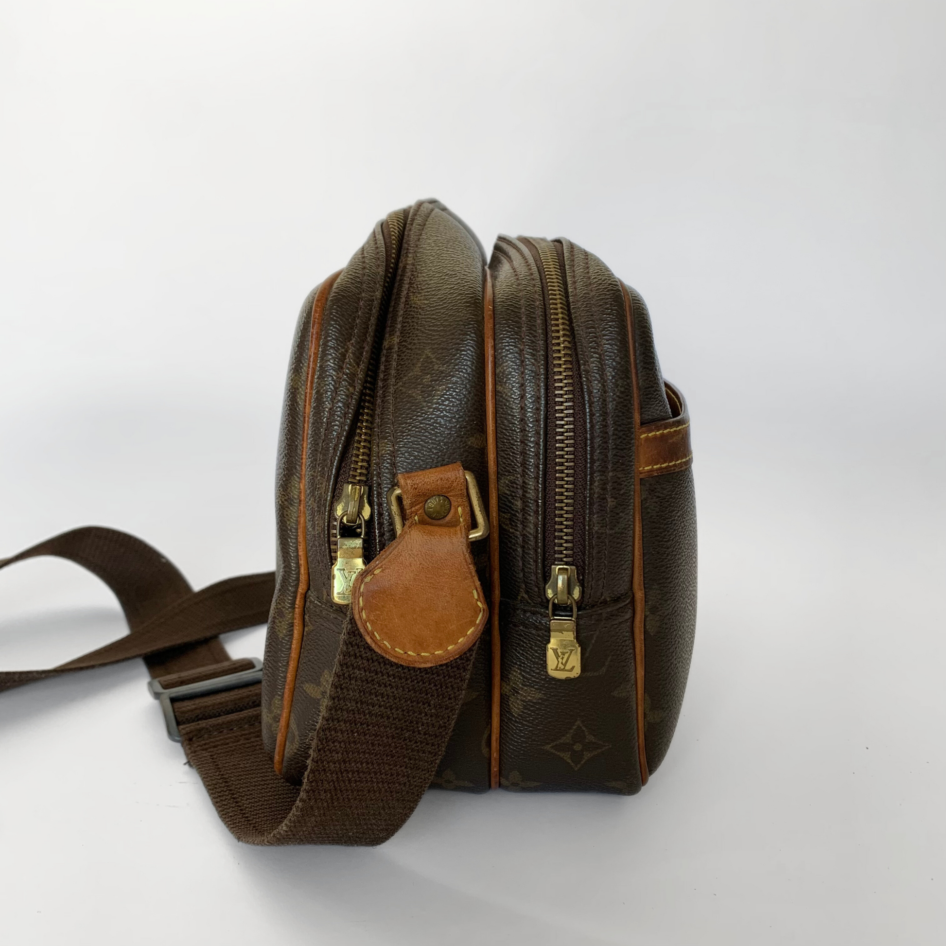 Louis Vuitton Louis Vuitton Reporter PM Monogram Canvas - Crossbody bags - Etoile Luxury Vintage