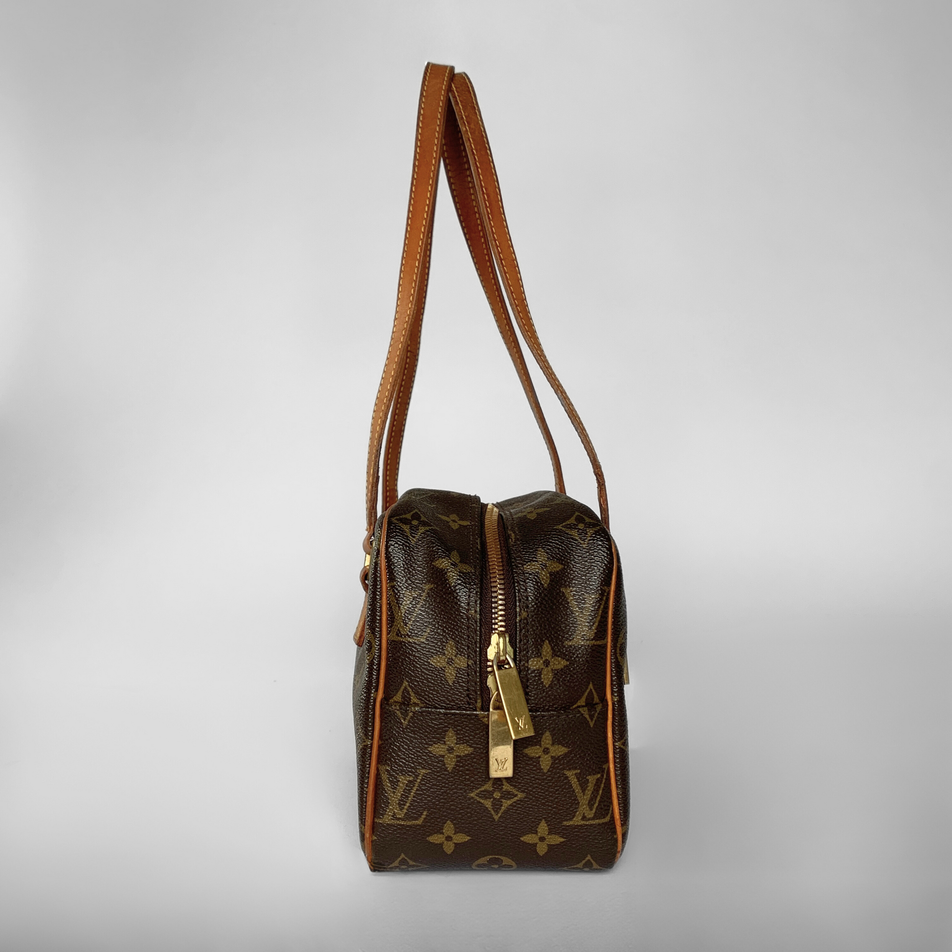 Louis Vuitton Louis Vuitton Cit&eacute; MM Monogram Canvas - Shoulder bags - Etoile Luxury Vintage