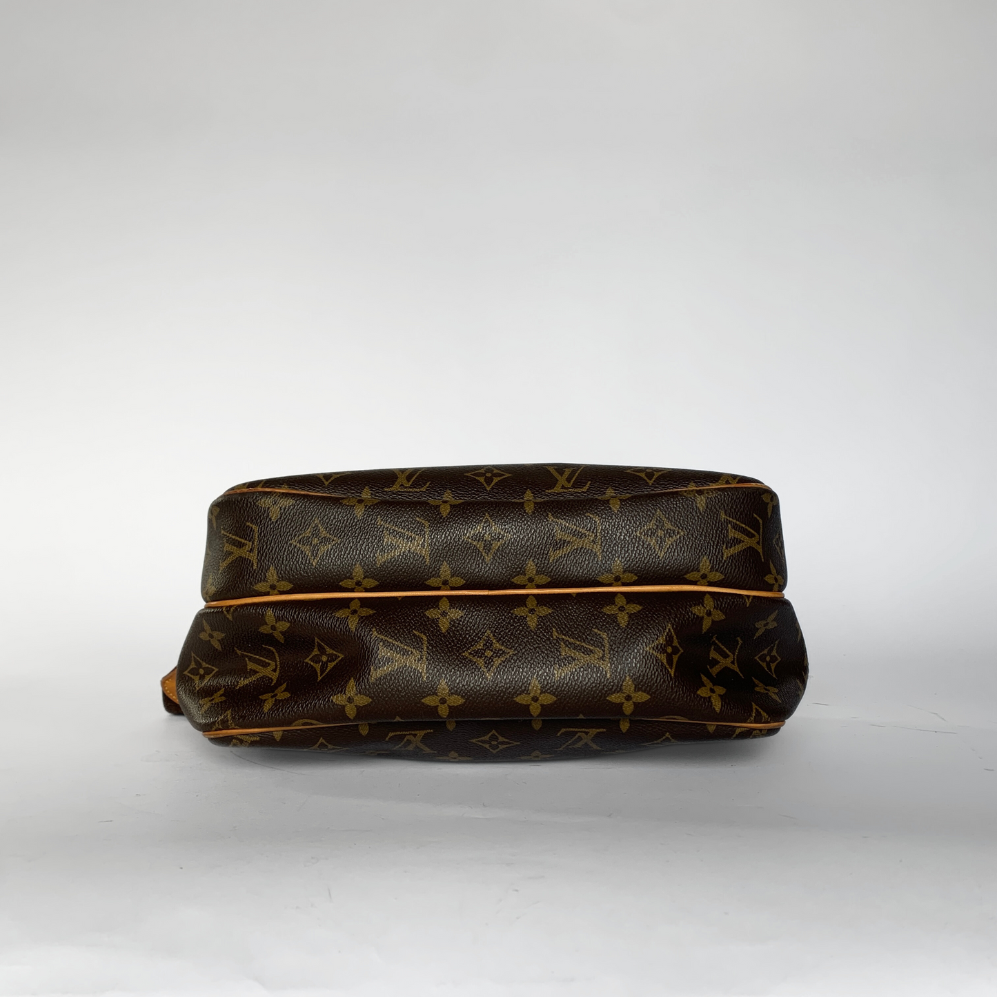 Louis Vuitton Louis Vuitton Reporter PM Monogram Canvas - Crossbody bags - Etoile Luxury Vintage