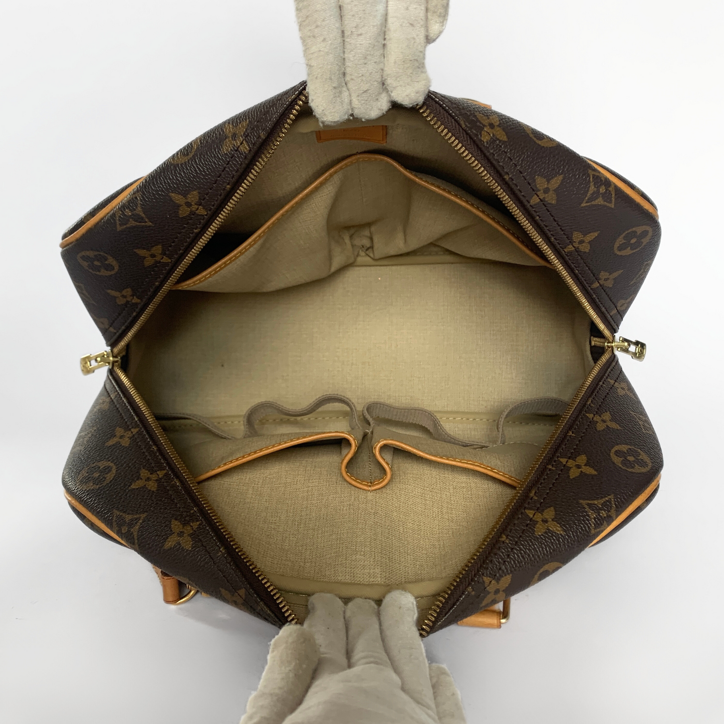 Louis Vuitton Louis Vuitton Deauville Monogram Canvas - Crossbody bags - Etoile Luxury Vintage