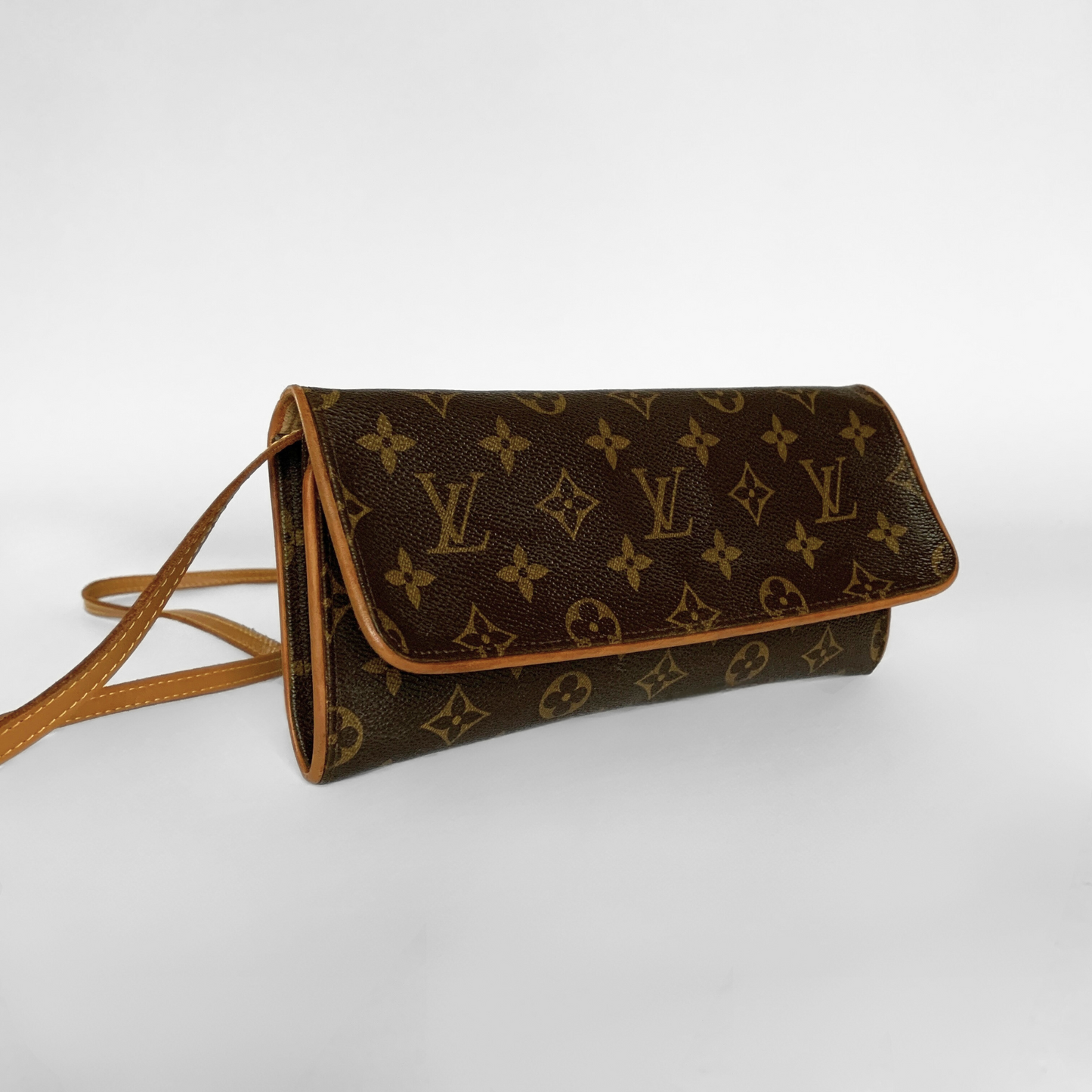 Louis Vuitton Louis Vuitton Pochette Twin GM Monogram Canvas - Crossbody bags - Etoile Luxury Vintage