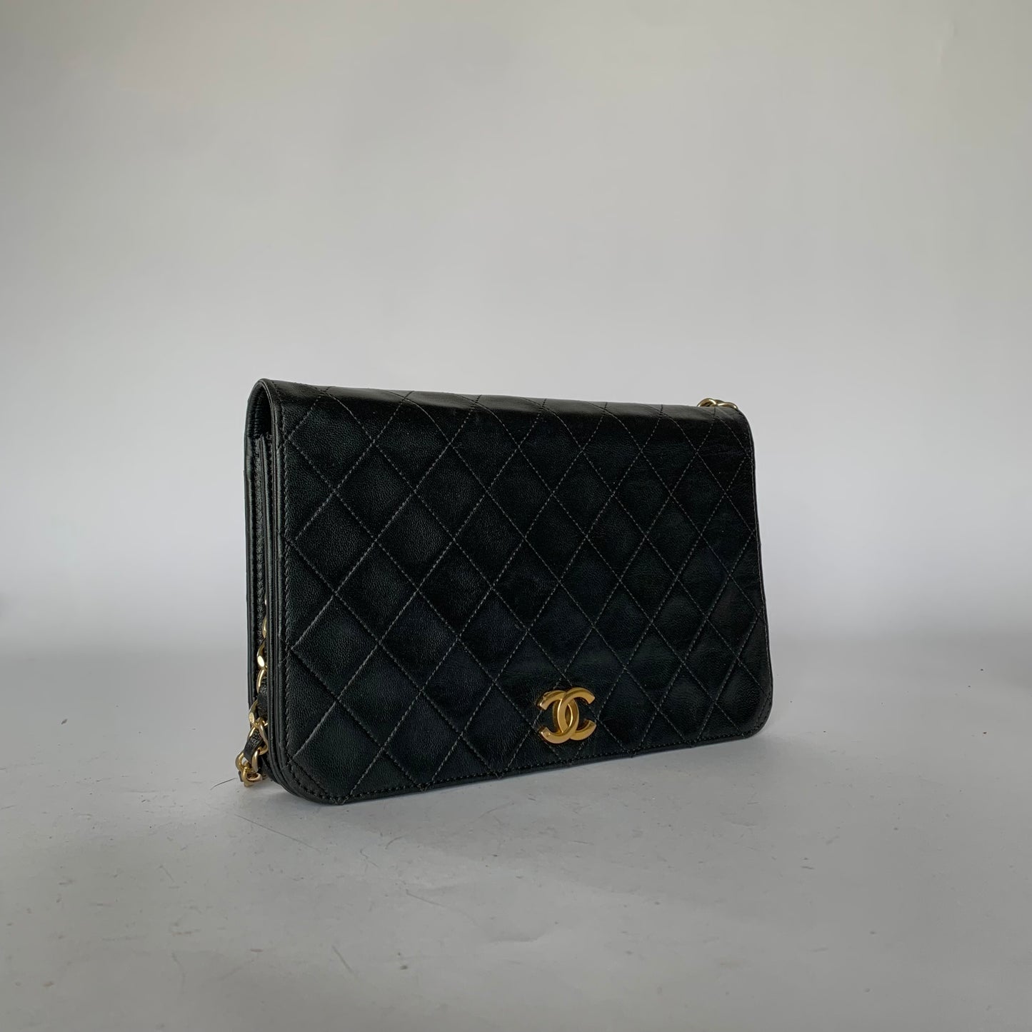 Chanel Chanel Single Flap Bag Lambskin Leather - Shoulder bags - Etoile Luxury Vintage